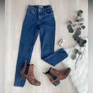 Levi’s 721 High Rise Skinny Dark Wash Jeans - Size 26 Waist